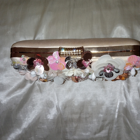 Purse - Picture 2 of 4